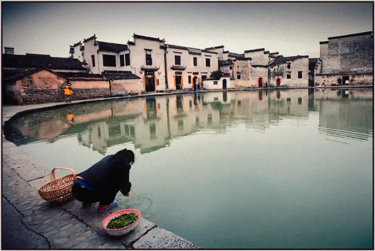 China Hongcun washing the vegetables